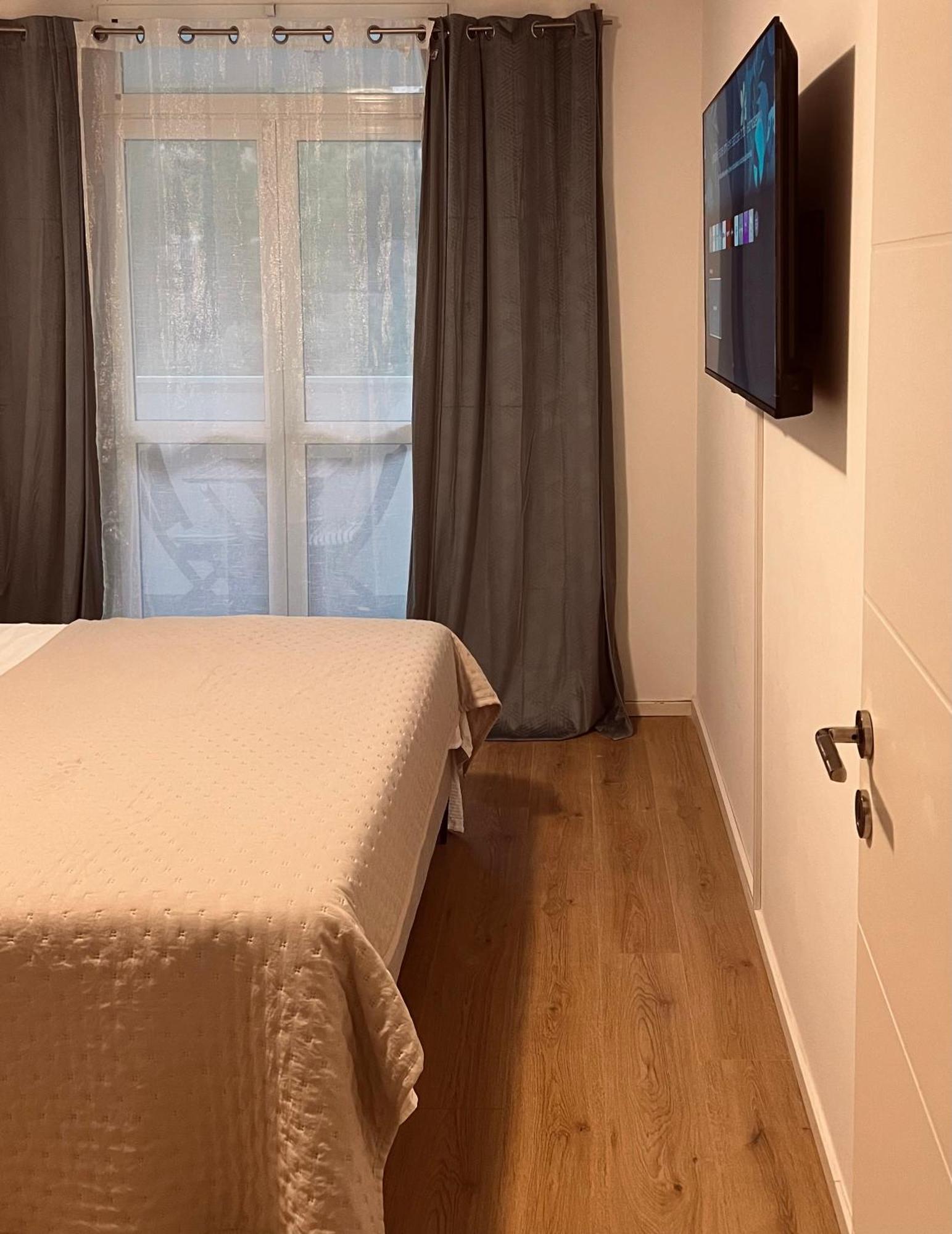 Bright & Sunny Two Bedroom Apartamento